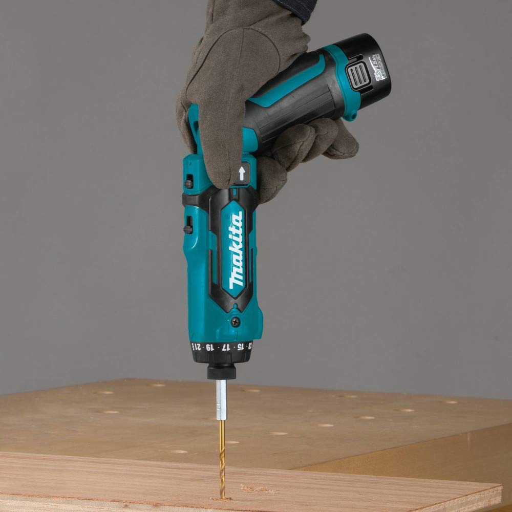 1106-makita-df012dse-7.2v-lithium-ion-cordless-1-4-hex-driver-drill-kit-with-auto-stop-clutch-6.jpg Makita DF012DSE 7.2V Lithium-Ion Cordless 1/4" Hex Driver-Drill Kit with Auto-Stop Clutch