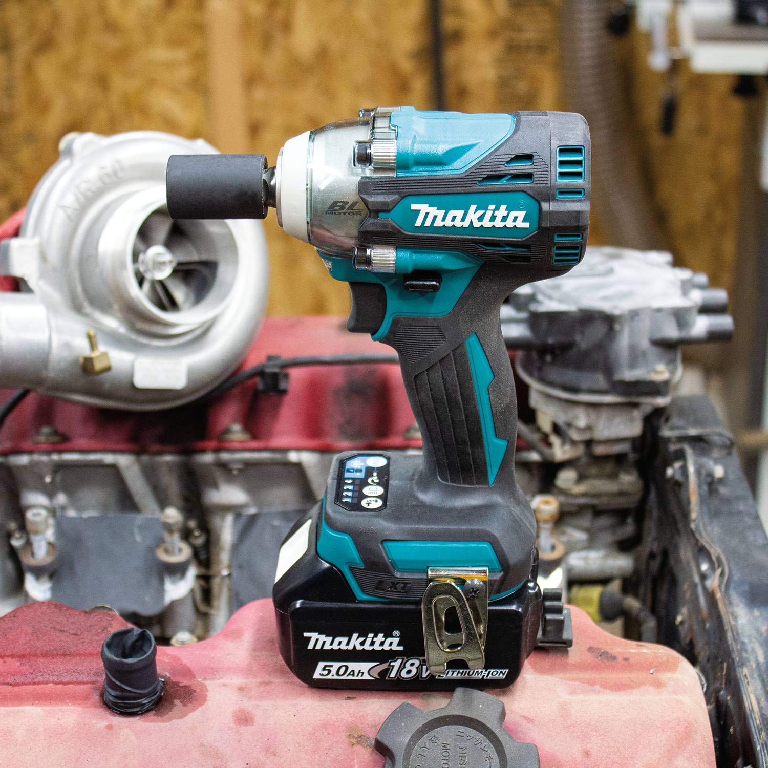 Makita XWT15T 18V LXT® Lithium-Ion Brushless Cordless 4-Speed 1/2" Sq. Drive Impact Wrench Kit w/Detent Anvil (5.0Ah)
