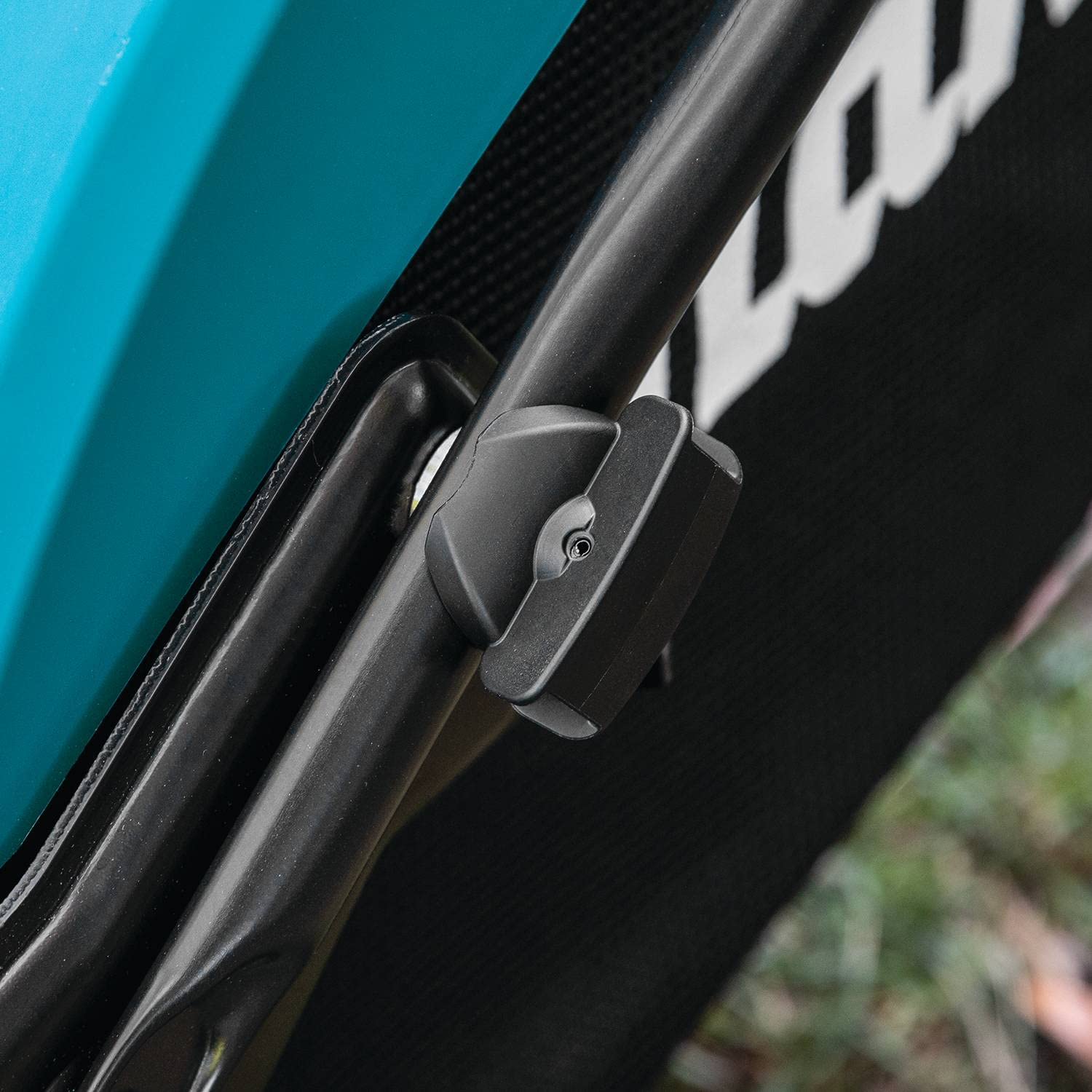 1854-makita-xml10cm1-36v-18v-x2-lxt-21-lawn-mower-kit-with-4-batteries-4.0ah-7.jpg Makita XML10CM1 36V (18V X2) LXT® 21" Lawn Mower Kit with 4 Batteries (4.0Ah)