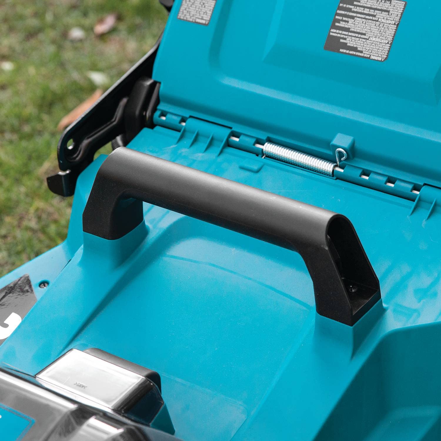 1854-makita-xml10cm1-36v-18v-x2-lxt-21-lawn-mower-kit-with-4-batteries-4.0ah-8.jpg Makita XML10CM1 36V (18V X2) LXT® 21" Lawn Mower Kit with 4 Batteries (4.0Ah)