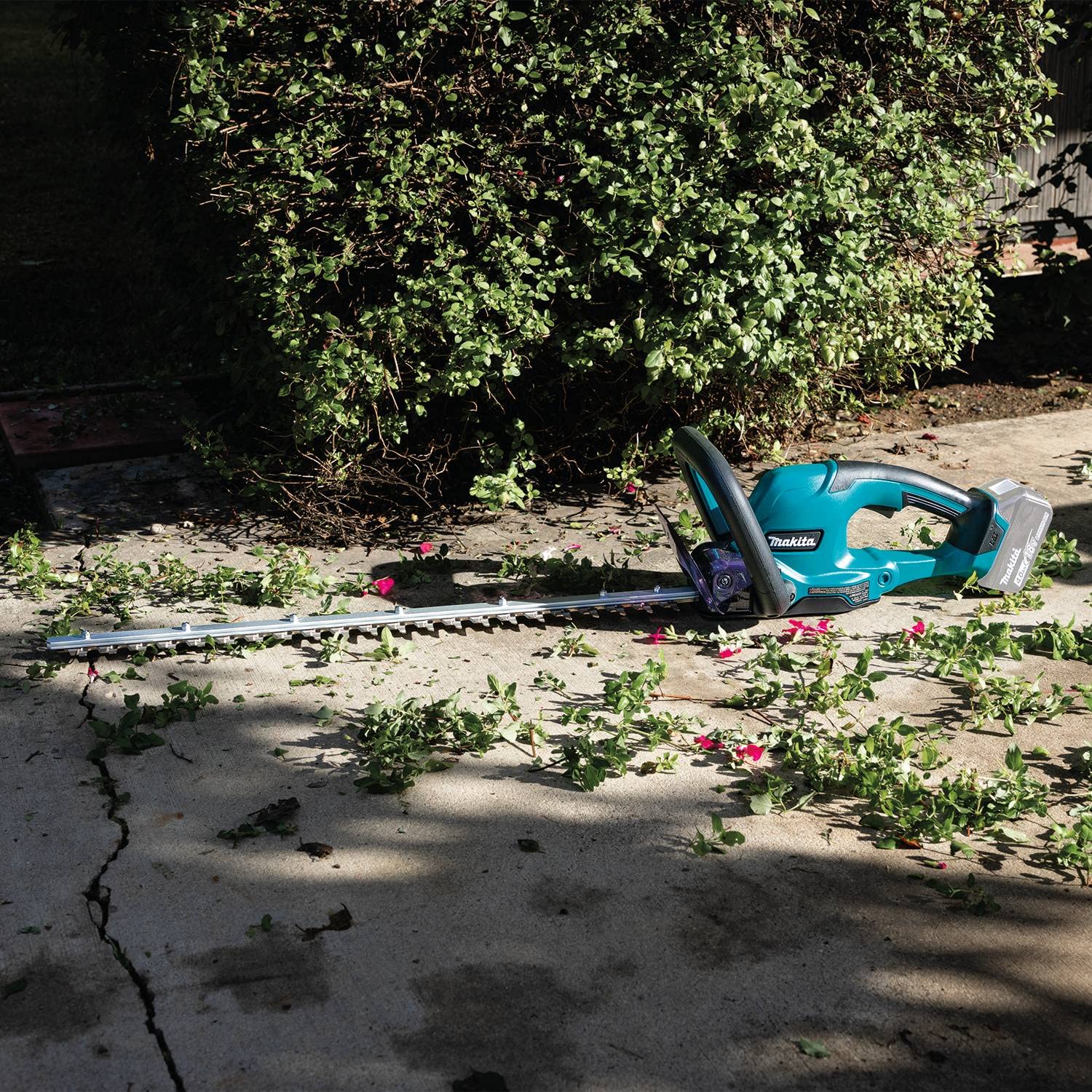 Makita XHU10Z 18V LXT Lithium-Ion Cordless 24" Hedge Trimmer, Tool Only