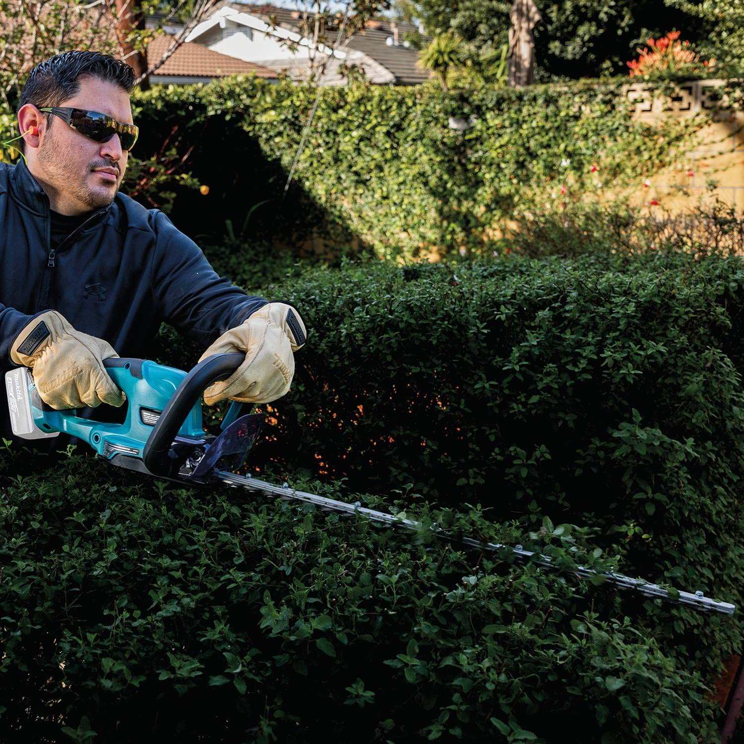 1900-makita-xhu10z-18v-lxt-lithium-ion-cordless-24-hedge-trimmer-tool-only-6.jpg Makita XHU10Z 18V LXT Lithium-Ion Cordless 24" Hedge Trimmer, Tool Only