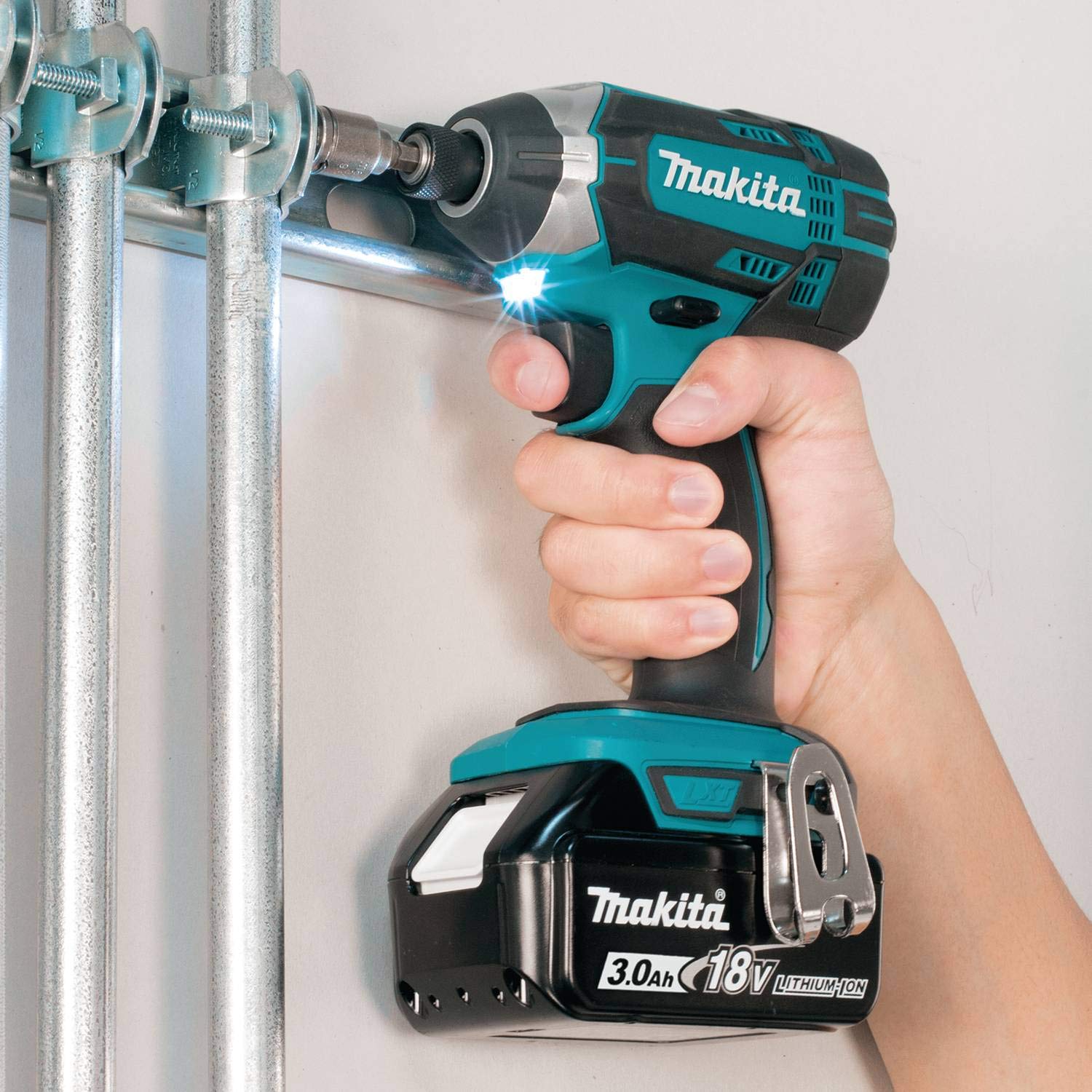 2010-makita-xt614sx1-18v-lxt-lithium-ion-cordless-6-pc.-combo-kit-3.0ah-2.jpg Makita XT614SX1 18V LXT® Lithium-Ion Cordless 6-Pc. Combo Kit (3.0Ah)