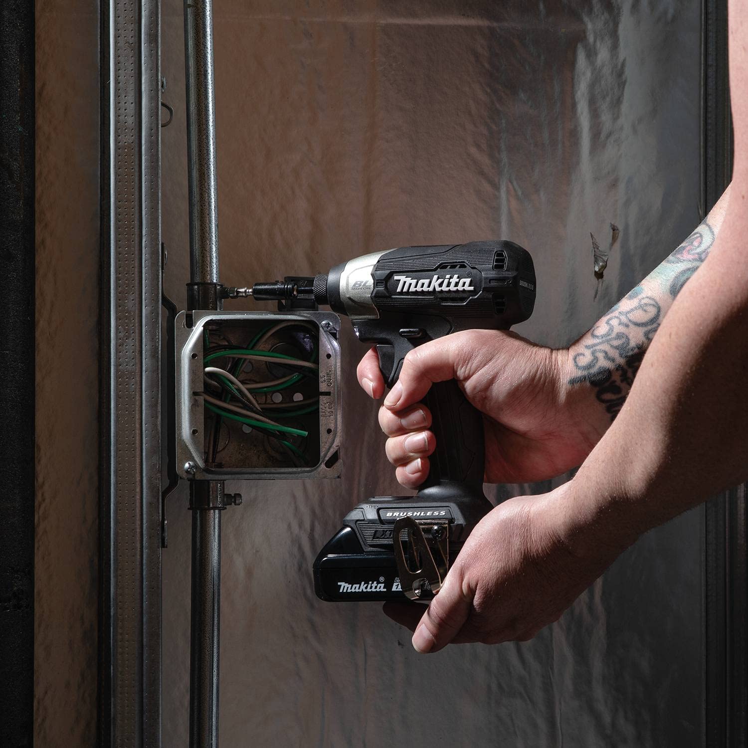 Makita XDT18SY1B 18V LXT® Lithium-Ion Sub-Compact Brushless Cordless Impact Driver Kit (1.5Ah)