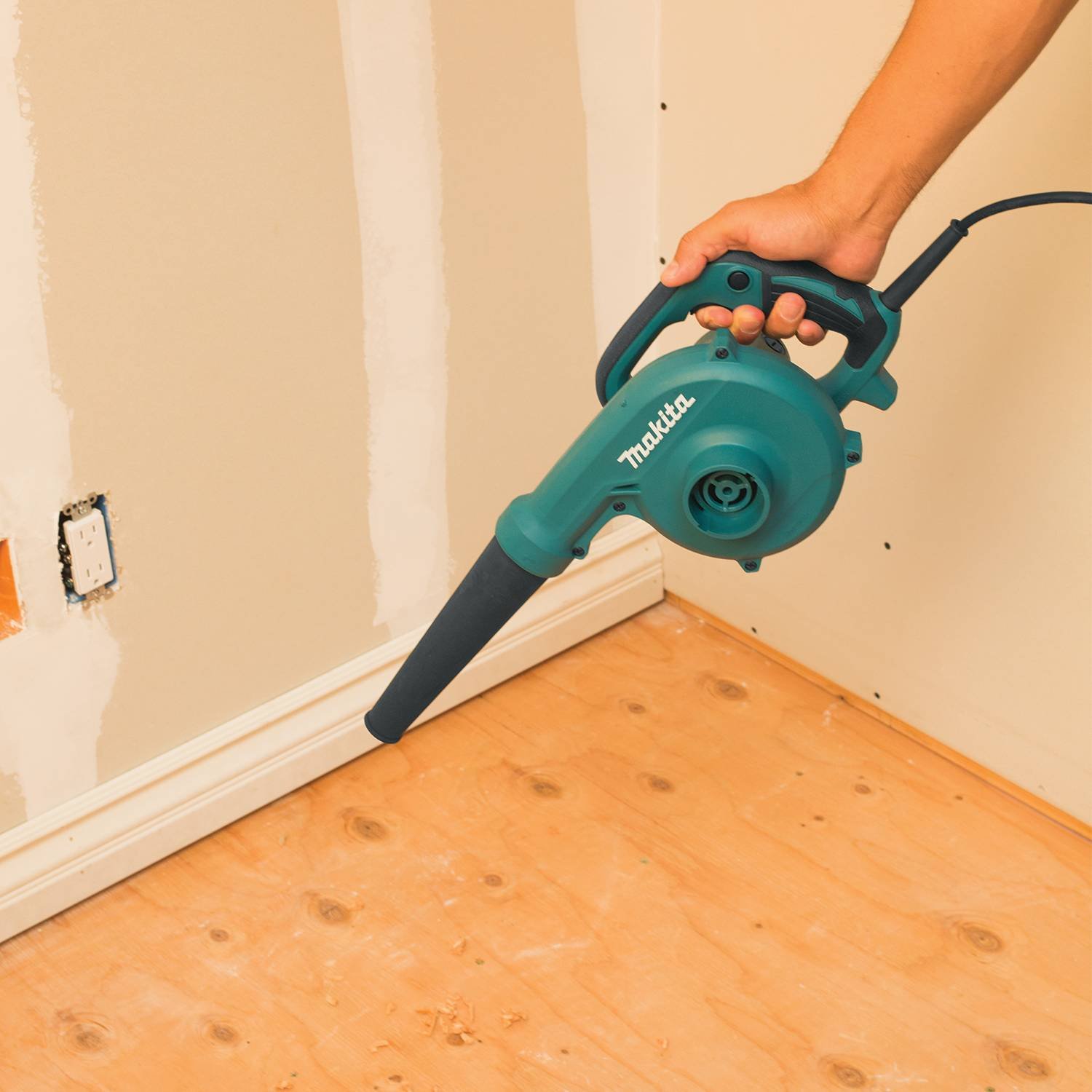 2900-makita-ub1103-blower-5.jpg Makita UB1103 Blower